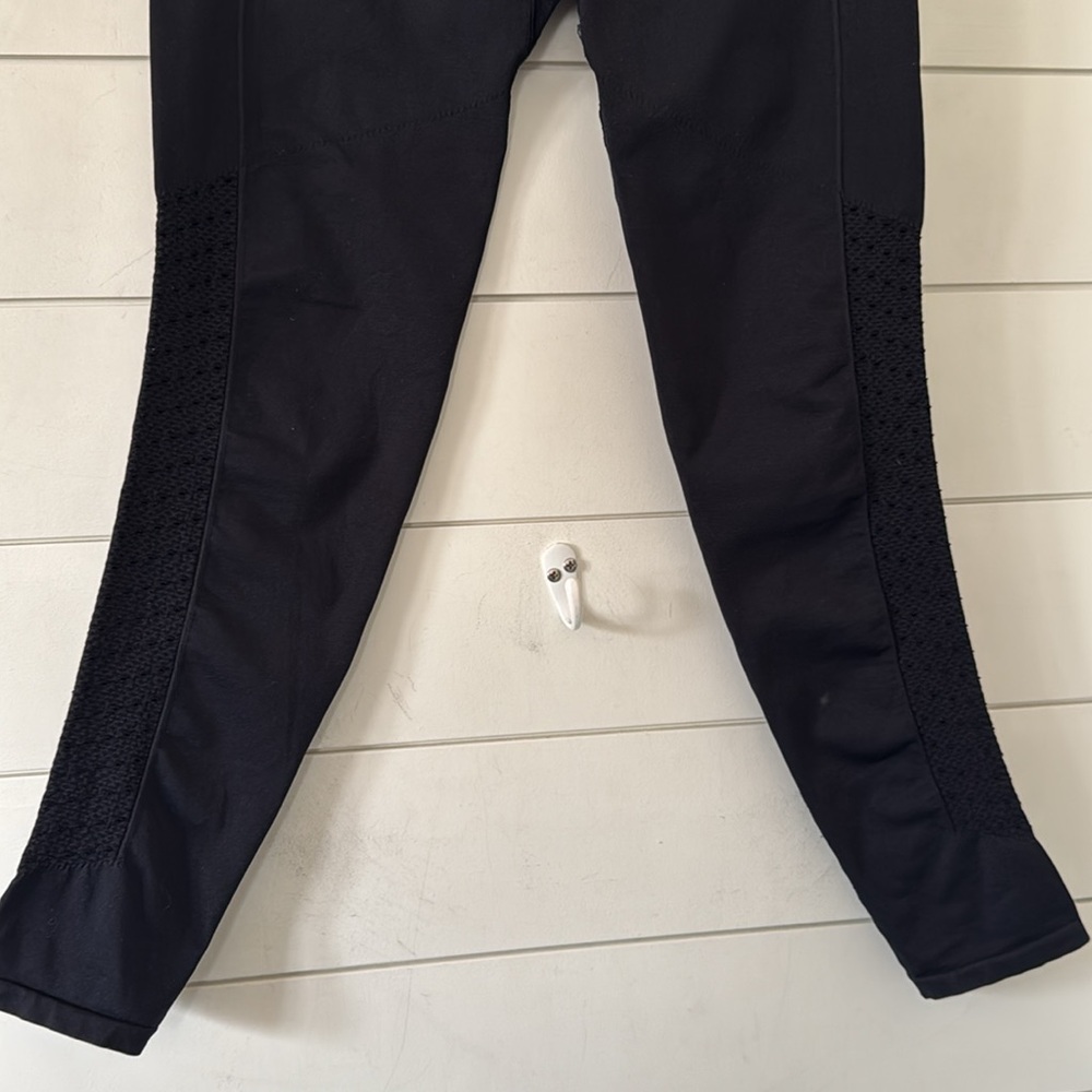 Fabletics Measures Size Small Sync Seamless High-Waisted 7/8 Legging Navy - Picture 8 of 10